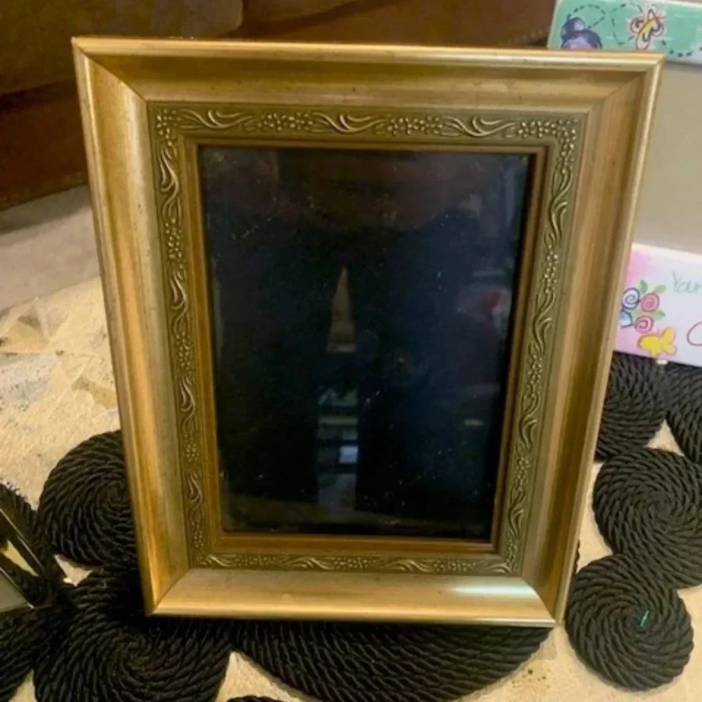 Elegant Set of 4 varied picture‎ frames - timeless charm!